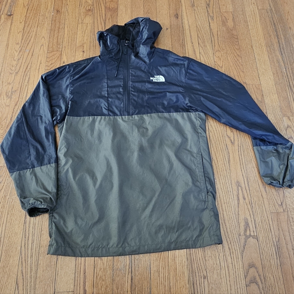 North Face Men's Windbreaker Size Medium